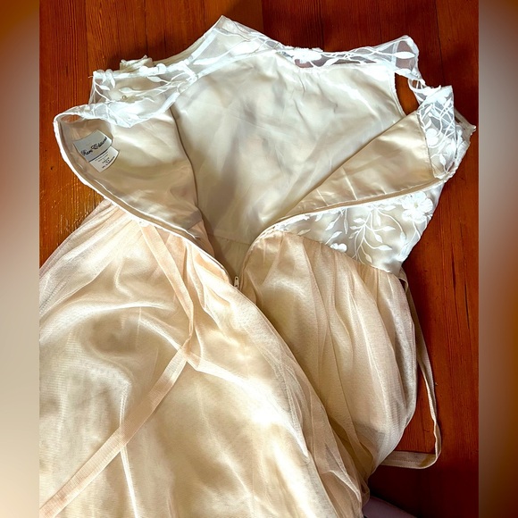 Elegant Cream Floral Dress sz. 18.5, juniors, girls, women, lace, chiffon - Picture 9 of 16